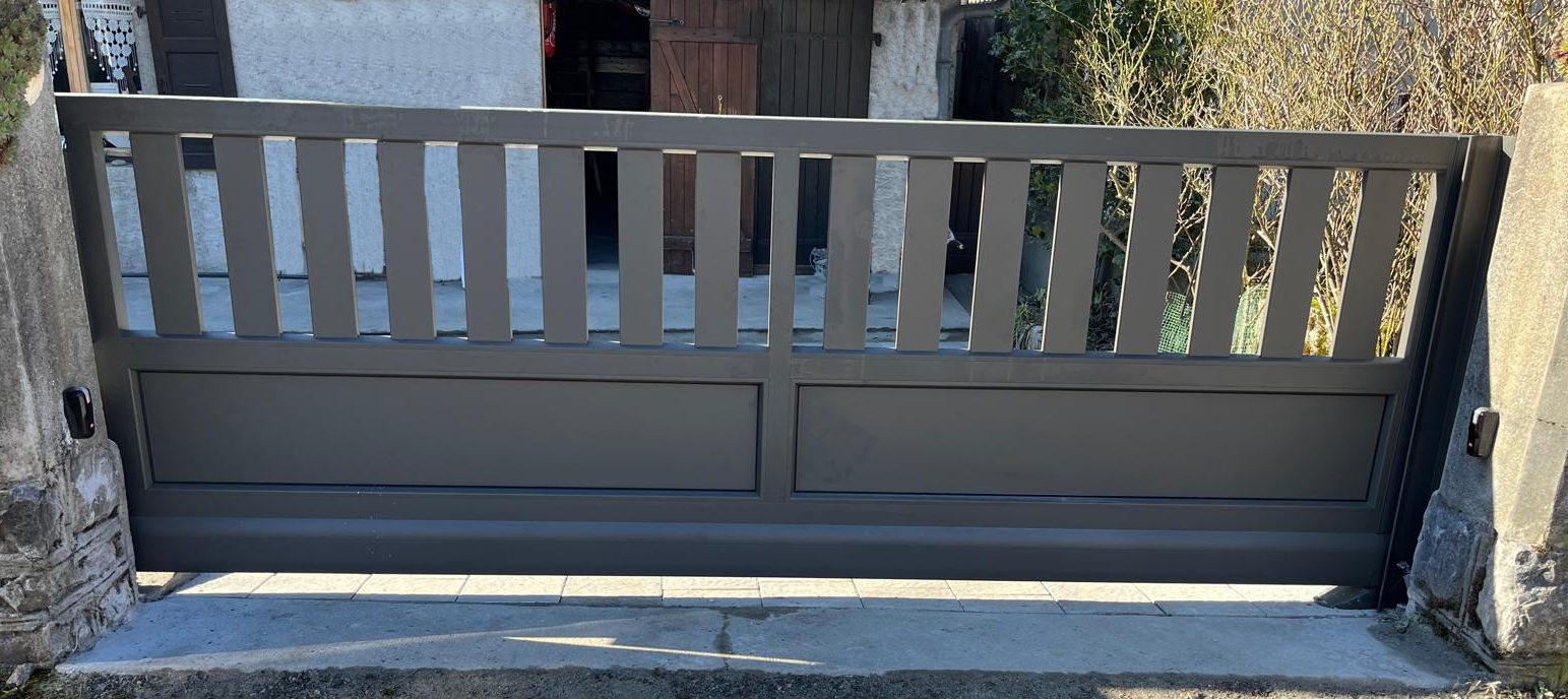Portail autoportant en aluminium